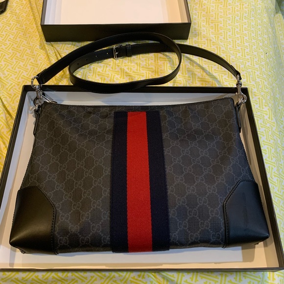 Gucci messenger bag 13.5 w 10 h